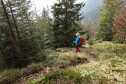 86 Discesa a tornanti, ben sistemati con traversine in legno